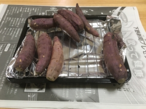 嘘じゃなかった！塩水に浸けるだけで、とっても美味しい焼き芋ができる♪料理のレシピや作り方暮らしニスタ