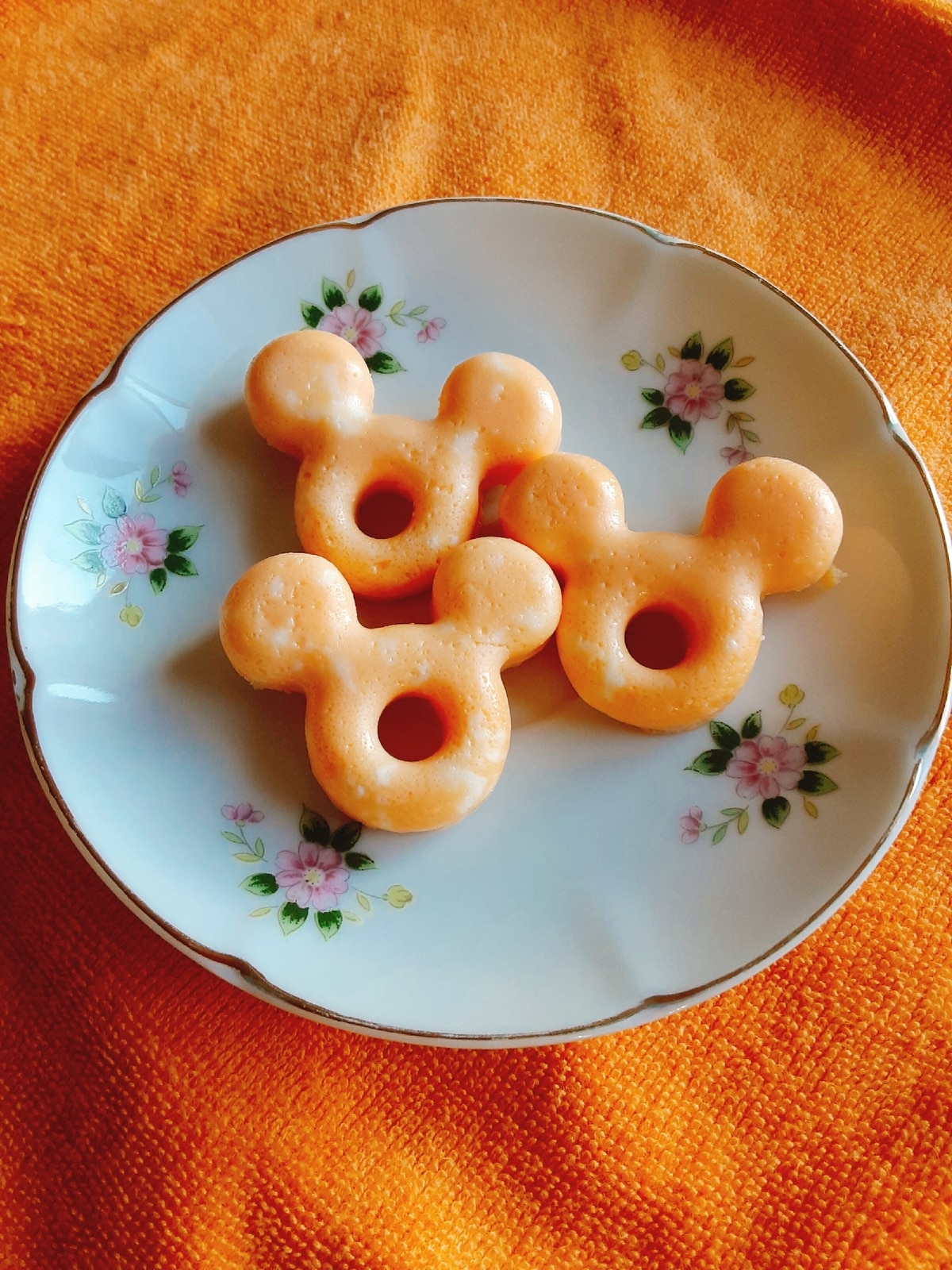 照り焼きチキン弁当🍱 静止画バージョンです☺️ レシピと動画も載せてます✨swipe▶︎ 今回は また学級閉鎖になった息子の分も。三連休明けは体調崩す子多くて 学級閉鎖になりがち〜😭 3月23.24.25日明けは 大丈夫でありますように😂！！ メニュー ・照り焼きチキン