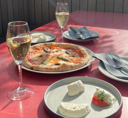 第3回日本ナポリピッツァ職人世界選手権classica部門で優勝！千住東の人気トラットリア「アダッキオ」のピッツァイオーロ岡田がつくる〝日本一のピッツァ「ポルケッタエ フリアリエッリ」″が味わえる株式会社 バルニバービプレスリリース配信代行サービス