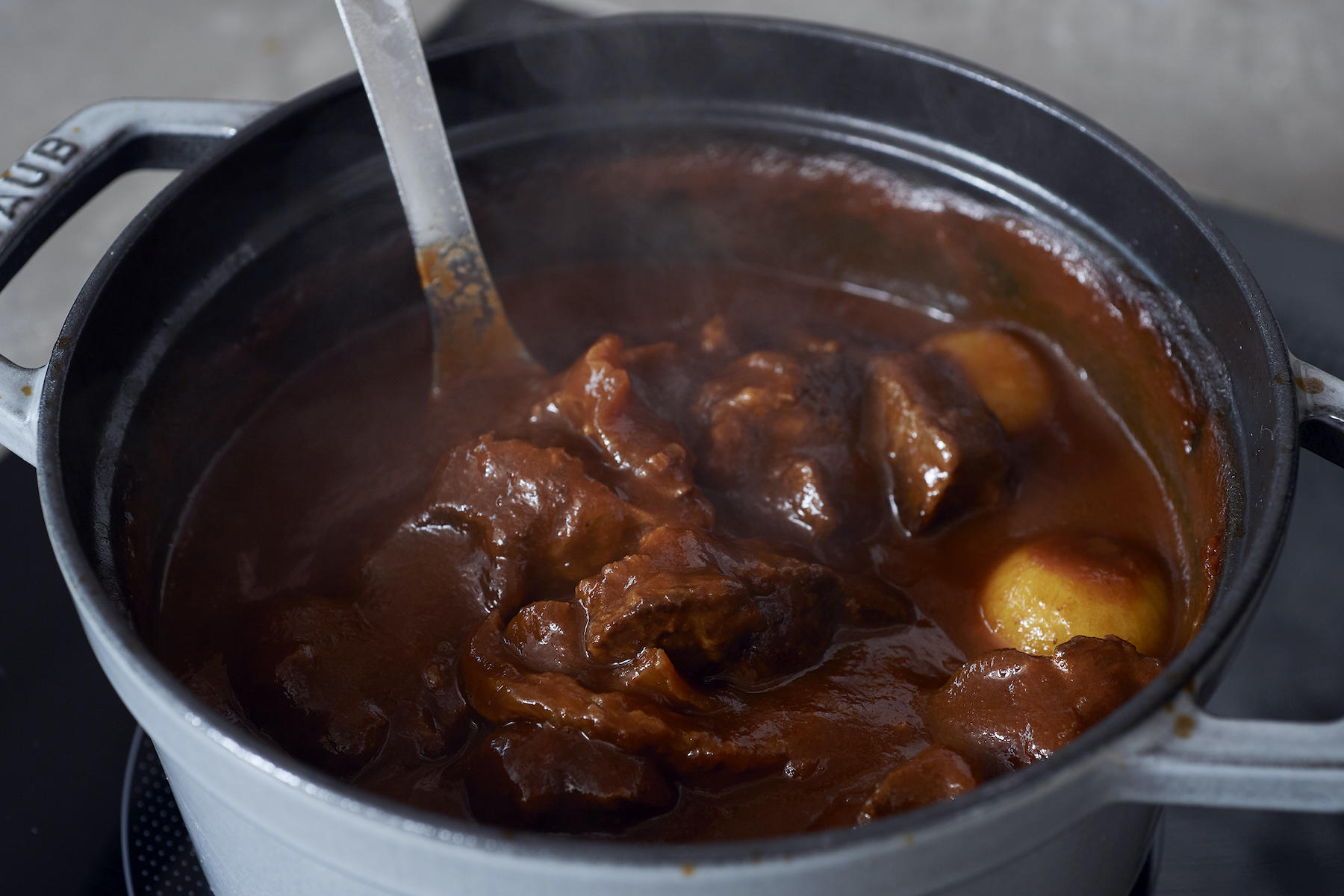 缶詰のデミグラスソースでビーフシチュー樋口直哉 TravelingFoodLab.