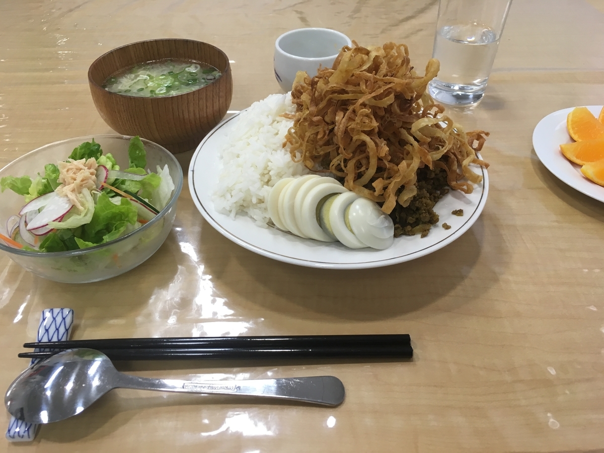 貨物船の料理に「どこのレストラン？」 大揺れの船での調理もなんのその「船員さんがうらやましい」「食べてみたい」まいどなニュース