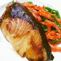 ぶりのソテーきのこのピクルスソース