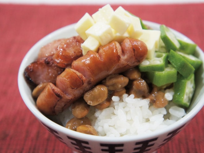 納豆とチーズのフワフワ卵かけご飯