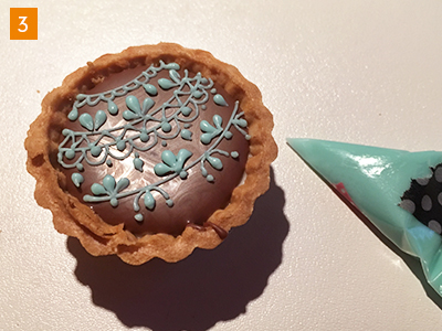 チョコペン教室 お皿に書くHAPPYBIRTHDAY！how to write with chocolate decolation デザートプレートチョコペンの書き方 パイピング練習 icing - YouTube