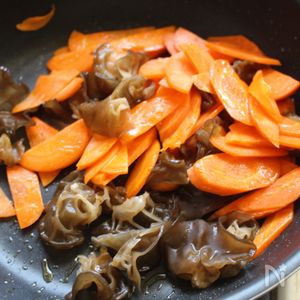 楽天市場高麗人参 生 4年根 150g 韓国直輸入 韓国食品 韓国食材 韓国 食品 健康 美容 高麗 人参 朝鮮人参 オタネニンジン 健康食品ギフト 還暦祝い プレゼント お取り寄せ サムゲタン 参鶏湯 高麗人参茶 人参酒 ｺｳﾗｲﾆﾝｼﾞﾝ : 韓流厳選グルメキムチランド