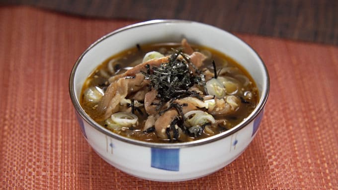 むね肉が暑い日にぴったりの絶品おかずに！常備菜にもおすすめ！「むね肉のネギ味噌和え」レシピサンキュ