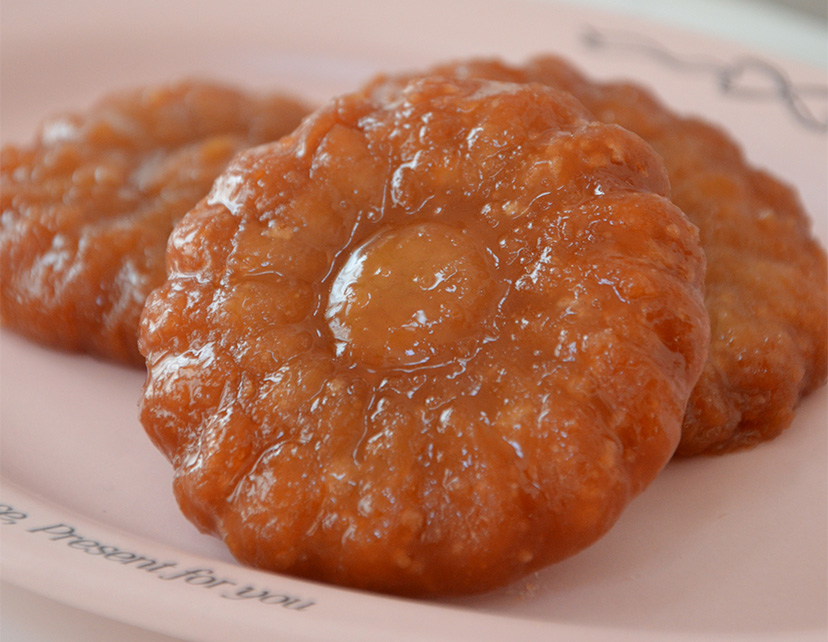 薬菓に続いて韓国でバズって話題の韓国伝統菓子 開城 ケソン チュアク の作り方揚げ餅！カリっともちっとじゅわ〜っが止まらない！コロンとツヤっと可愛らしいフォルムです - YouTube