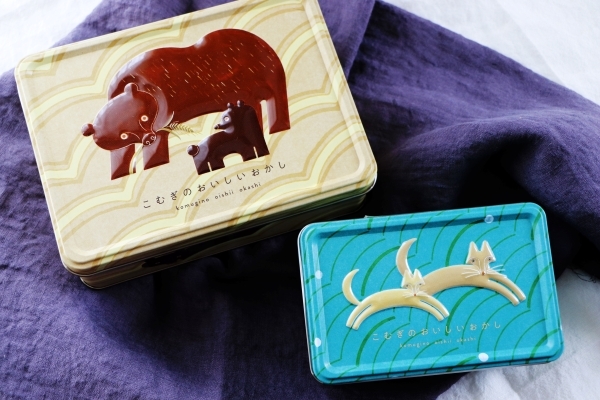 友達にお願いして買ってきてもらった「こむぎのおいしいおかし」の『くまのおやこ缶』🐻🐻キャラメルのガナッシュを挟んだザクザクのメープルサブレ✨このキャラメルとメープルの香り、みんな好きなやつでしょ🤍「こむぎのおいしいおかし 」というだけあり小麦の味わいも