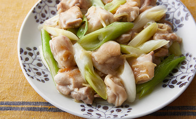 アレンジレシピ：鶏ガラスープを使った鶏肉と魚介のパエリア - トリゼンフーズ株式会社 九州産華味鳥