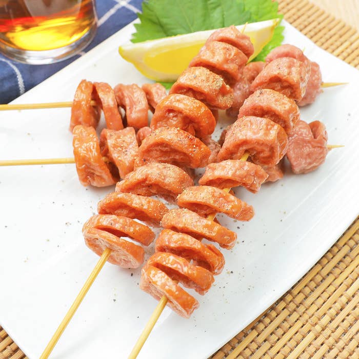 スキレットで作るキャンプ飯、肉・魚料理の紹介