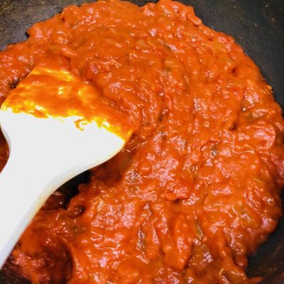 シェフ三國のタパス バルの定番「パタタス ブラバス」作ろう！ベイクドポテトにピリ辛ソースがうんまい♡『あたらしい日日』こんな時代のニューノーマルな暮らし方。食と農、生活情報をお届けします