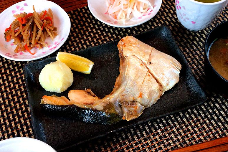 ぶりの塩焼きCOCORO KITCHEN：シャープ