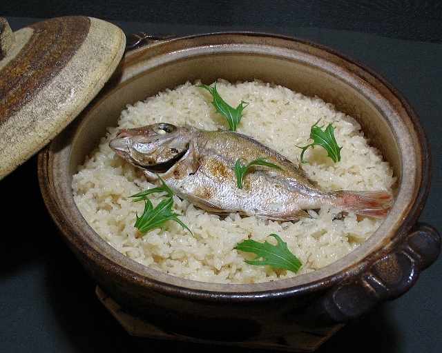 京都寺町 鯛めし槇」の新鮮な真鯛のお造りにとびっ子などが乗った「槇の鯛めし丼」 - 京都市役所前ランチめぐり