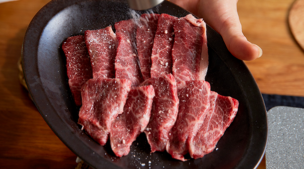 炊く前に“あの食材”を入れるだけ！今すぐ食べたいやみつきおにぎりレシピ3選・作り方Tasty