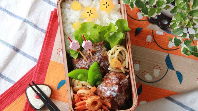 ハンバーグとエビチリ弁当 - 東京弁当生活