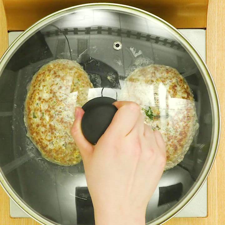 めんつゆでおろし煮込みハンバーグ