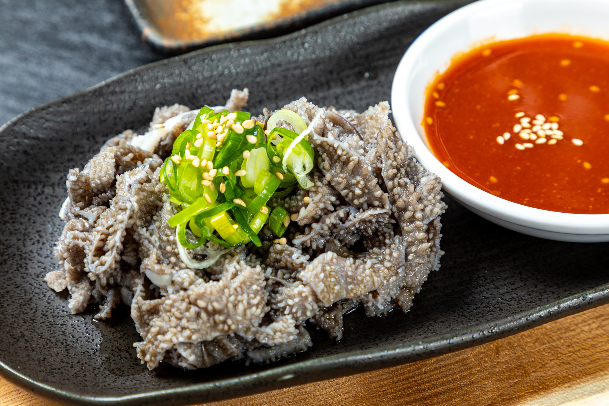 Amazon.co.jp: 国産牛 センマイ 150g 千枚 刺し 牛百叶 牛千層肚 毛肚 ホルモン ほるもん 牛内蔵 焼肉 千切り 加熱用販売元：本味主義 : 食品・飲料・お酒