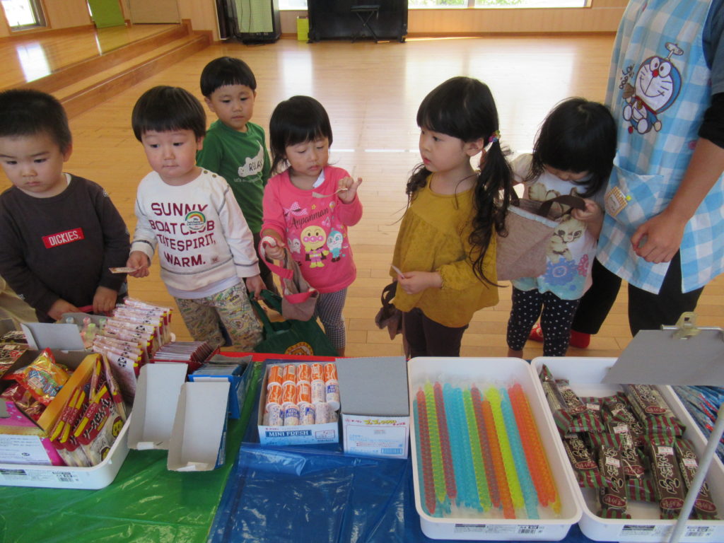 大人も子どもも駄菓子屋さんごっこ - craft2018teddyのブログ