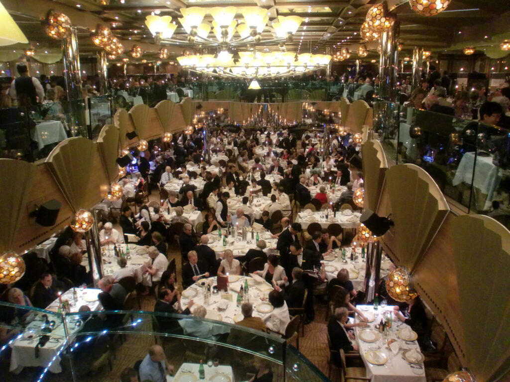 ダイニング 船内へようこそロイヤル・カリビアン・クルーズ日本語公式サイト