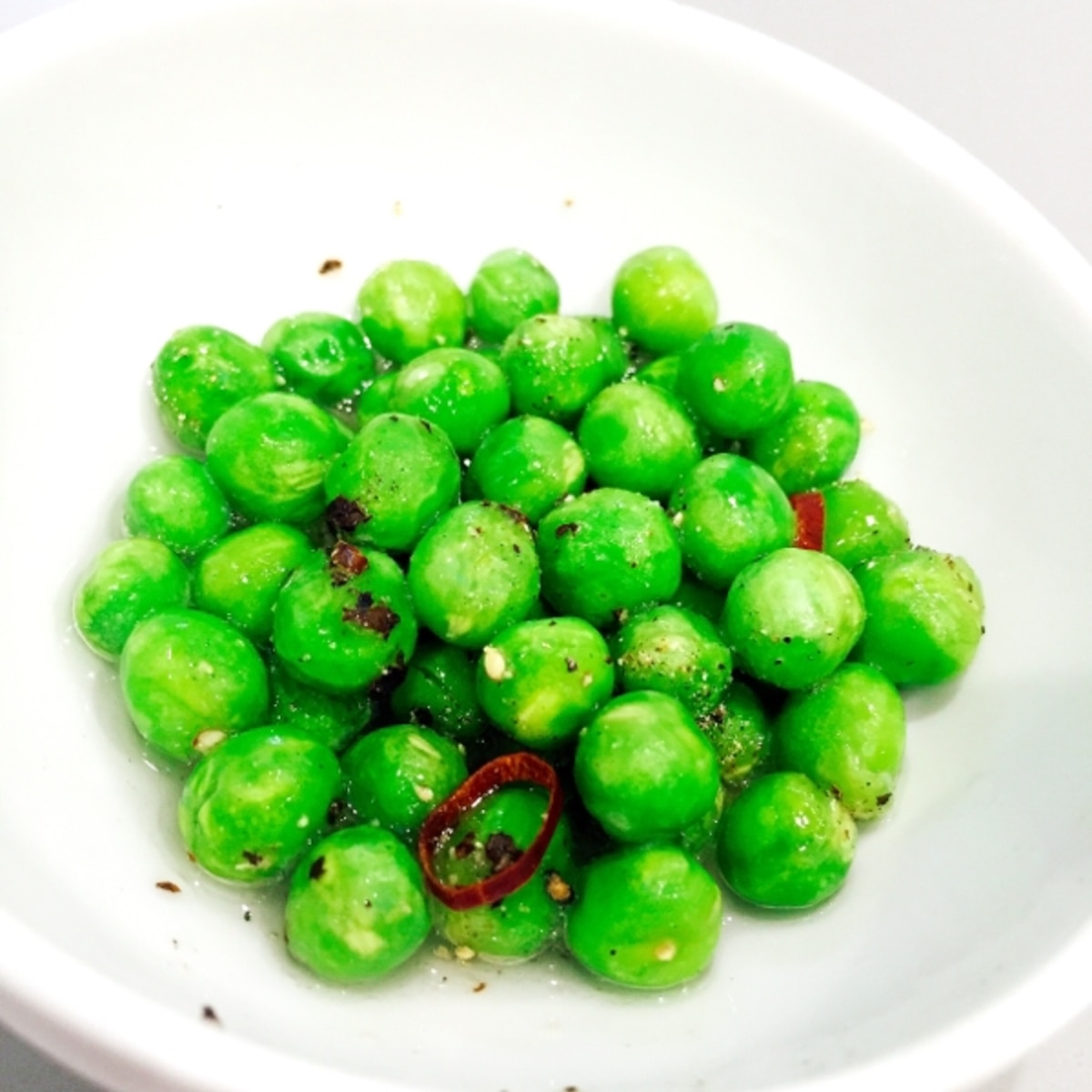 ごはんに合う！ グリーンピースのツナぽん炒め