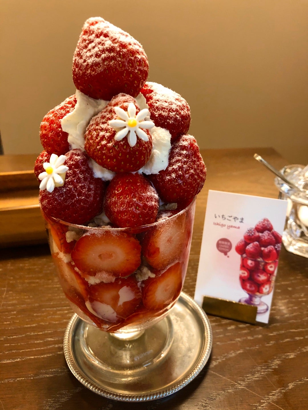 華やかスイーツ！京都のいちごビュッフェまとめ・2025年版Lmaga.jp