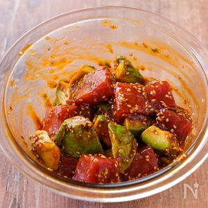 マグロとサーモンのアボカドユッケ丼 : 竜泉寺の湯 八王子みなみ野店 八王子市 のサウナ飯 - サウナイキタイ