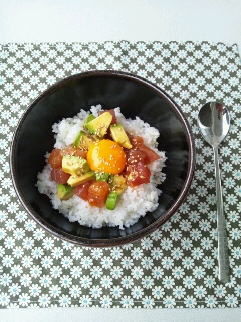 黄金比のやみつきダレが絶品！簡単10分で作るマグロユッケのレシピ