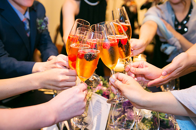 乾杯シーンを盛り上げる！タイプ別に比べるシャンパンVSスパークリングワイン - 趣味のワインワインの通販 COCOSのブログ