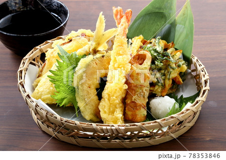 日本の油で揚げた天ぷら海老編みかごの写真素材・画像素材 Image 15281679