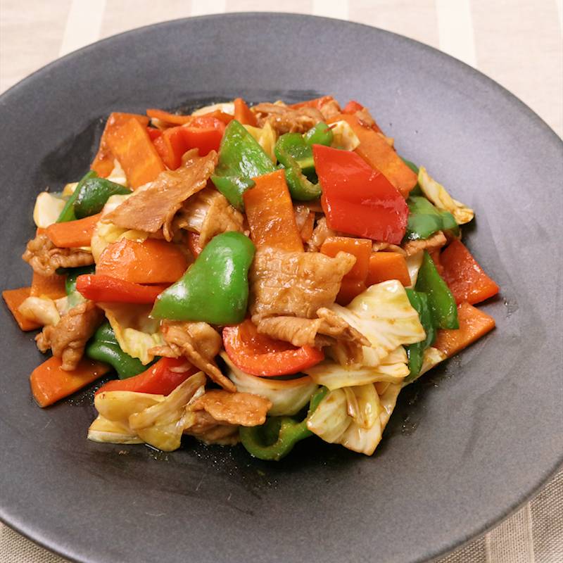 フライパンに重ねて簡単！「豚バラと春キャベツのホイコーロー」