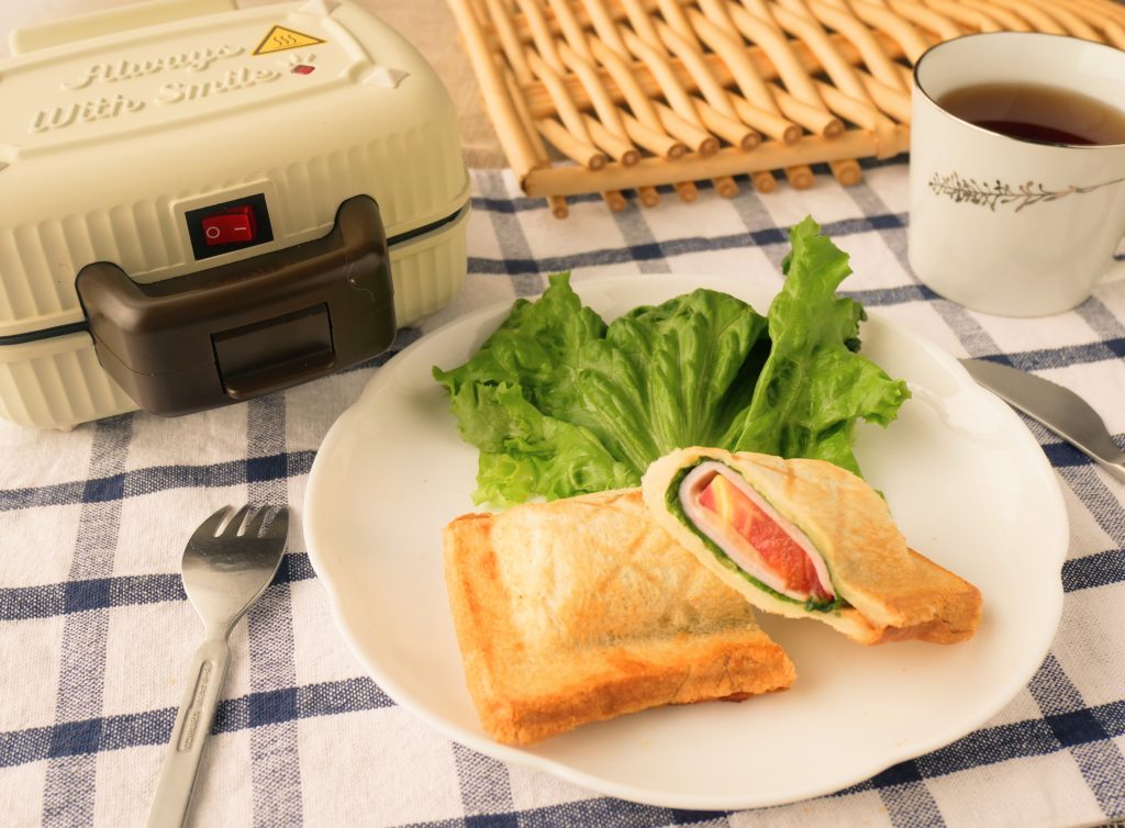 毎日の朝食やおやつにおすすめ！プレスサンドメーカーミニで作る簡単ホットサンドレシピ3選。片手で持てるサイズがうれしいちょっといいを暮らしにプラスAQUA RECORD