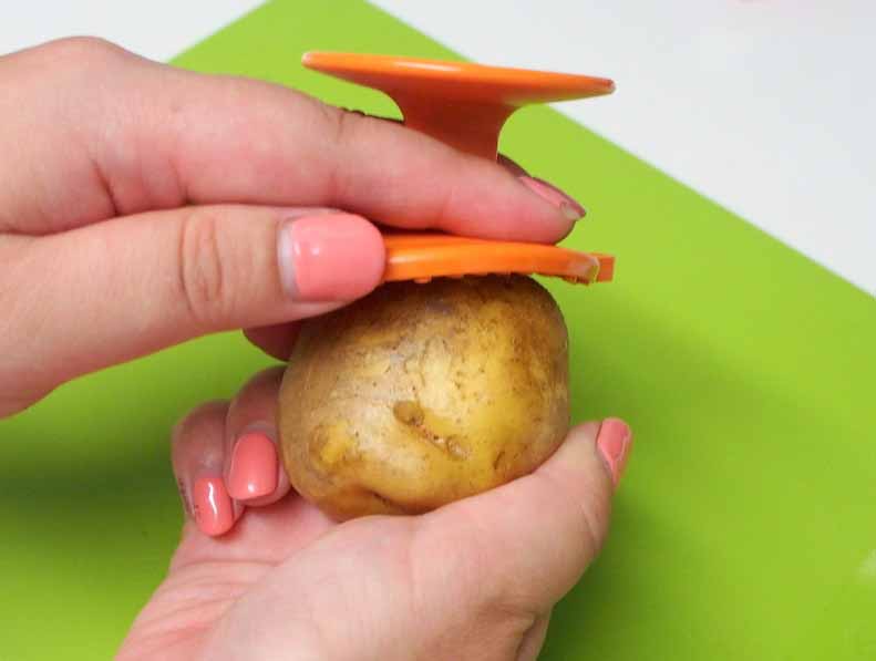 じゃがいもの皮むき、芽の取り方のコツ！包丁不要の芽の取り方もカゴメ株式会社