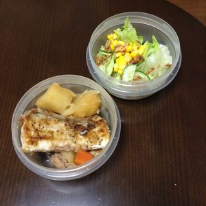 公式レシピ包丁いらず!食べる直前にレンチンするだけ! 野菜たっぷり!ちゃんぽん風弁当✨ ——————————— 火を使わず水を入れて温めるだけ！らくらくジップロック®でアツアツ弁当をご紹介します！ 今日は旭化成ホームプロダクツさんの公式レシピ！ ジップロック