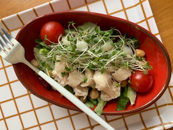 Amazon.co.jp: 国産サラダチキン ダイエットサポート フレーバー17種類 まとめ買い アマタケバラエティセット：12個 各8種×1個ずつ＋レギュラー各種1個ずつ冷凍 長期保存 むね肉 高たんぱく 低脂質 ダイエット食品 置き換え 味付けリン酸塩不使用 : 食品・飲料・お酒