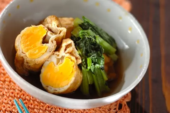 お出汁が染みて美味しい！卵巾着煮
