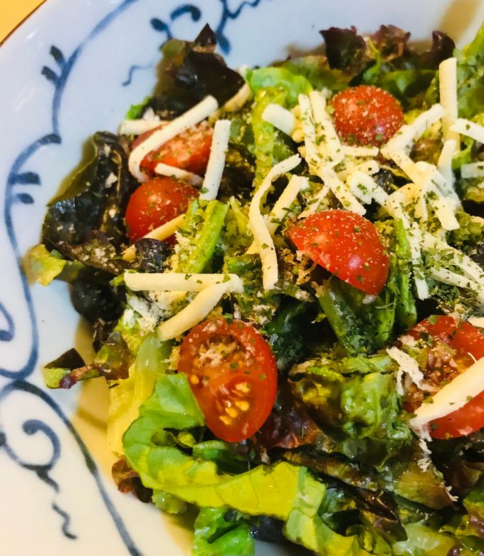 サニーレタスと海藻と半熟たまごのサラダ