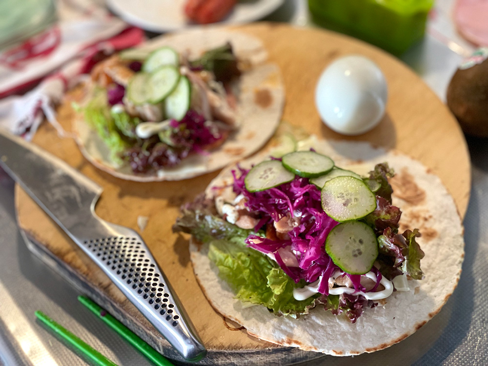 トルティーヤ弁当 🌯💗 お弁当用にミニサイズで作ってみました !! 🤭ˎˊ˗トルティーヤの生地も小さめを買いました😉ソースは簡単にマヨネーズとケチャップを混ぜています🫶🏻 トルティーヤ、ハマりそうです☺️♡ また違う具材でも作ってみます✊🏻 参考になれば