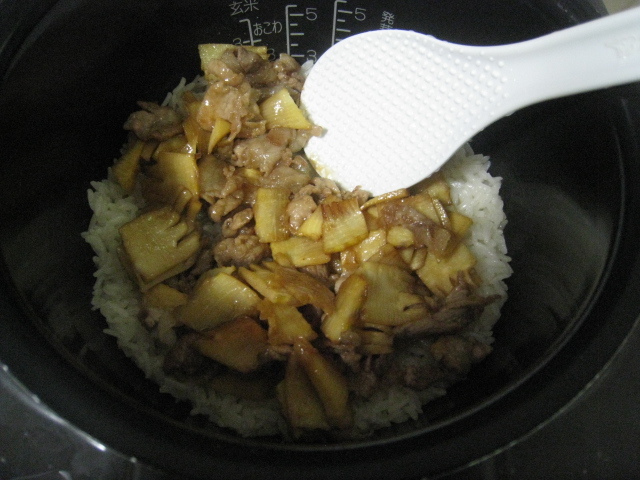 栗原はるみさんレシピ「たけのこと豚肉の混ぜご飯」おにぎりにしても激ウマです！ヨムーノ