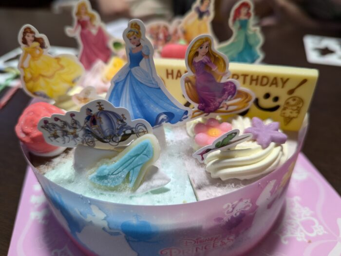 サーティワンのアイスクリームケーキを食べてみた！2022のメニューと値段も徹底解説イエモネ