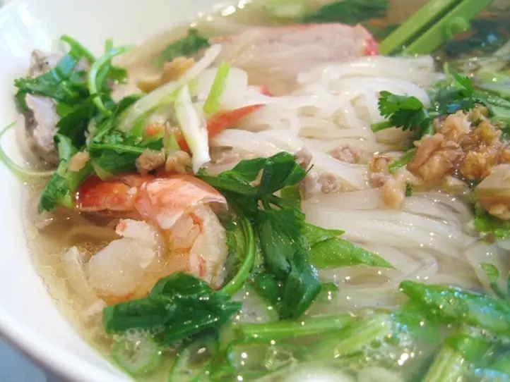 小さなお店にフォーを求めて行列が！パリっ子に人気のベトナム料理店PARIS mag パリマグ