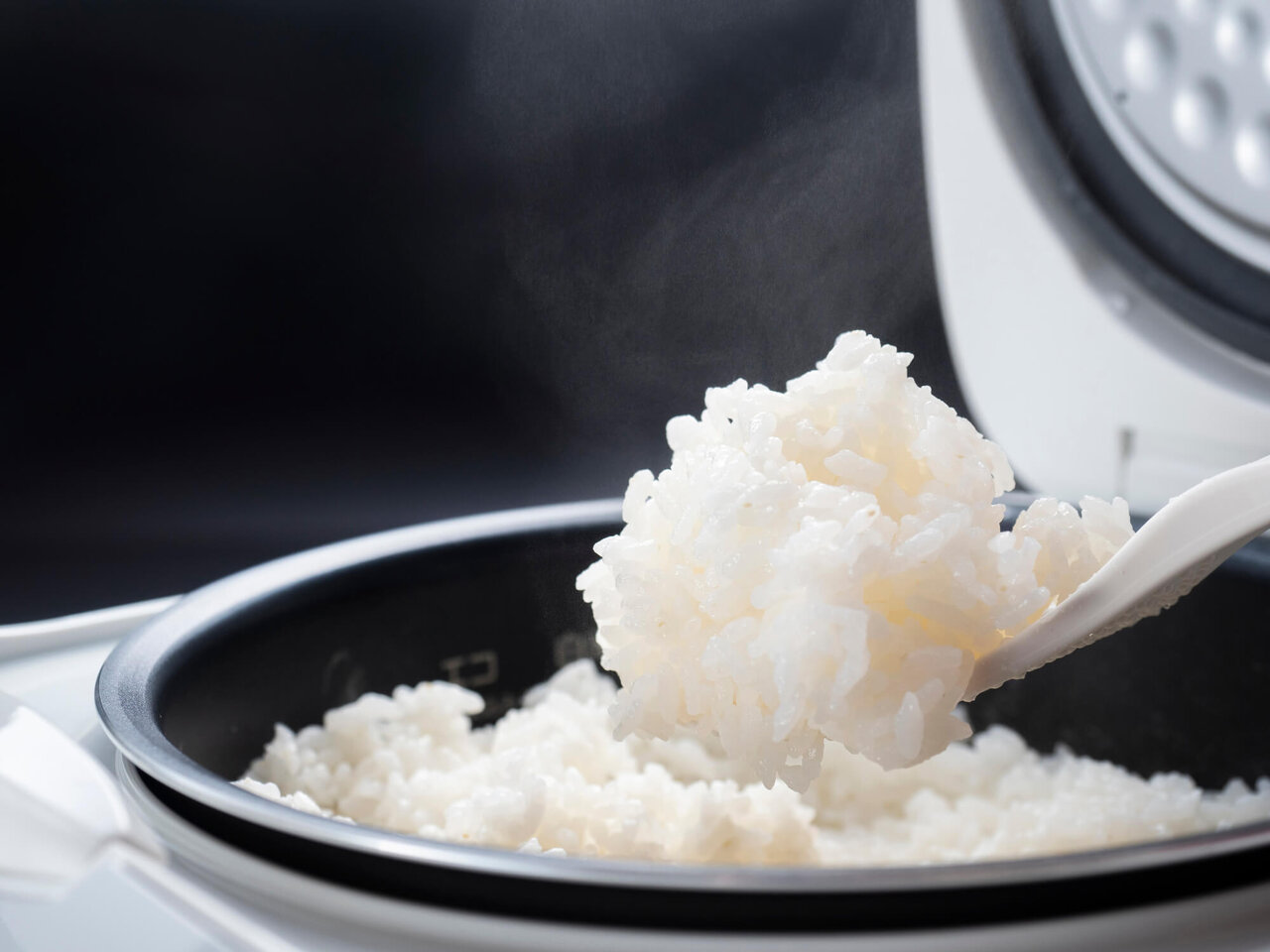 備蓄米でもおいしく食べたい！はちみつで炊くふっくらご飯こんにちは！ MYHONEY横浜店です🐝備蓄米の話題が注目されていますが、どうしても気になるのは