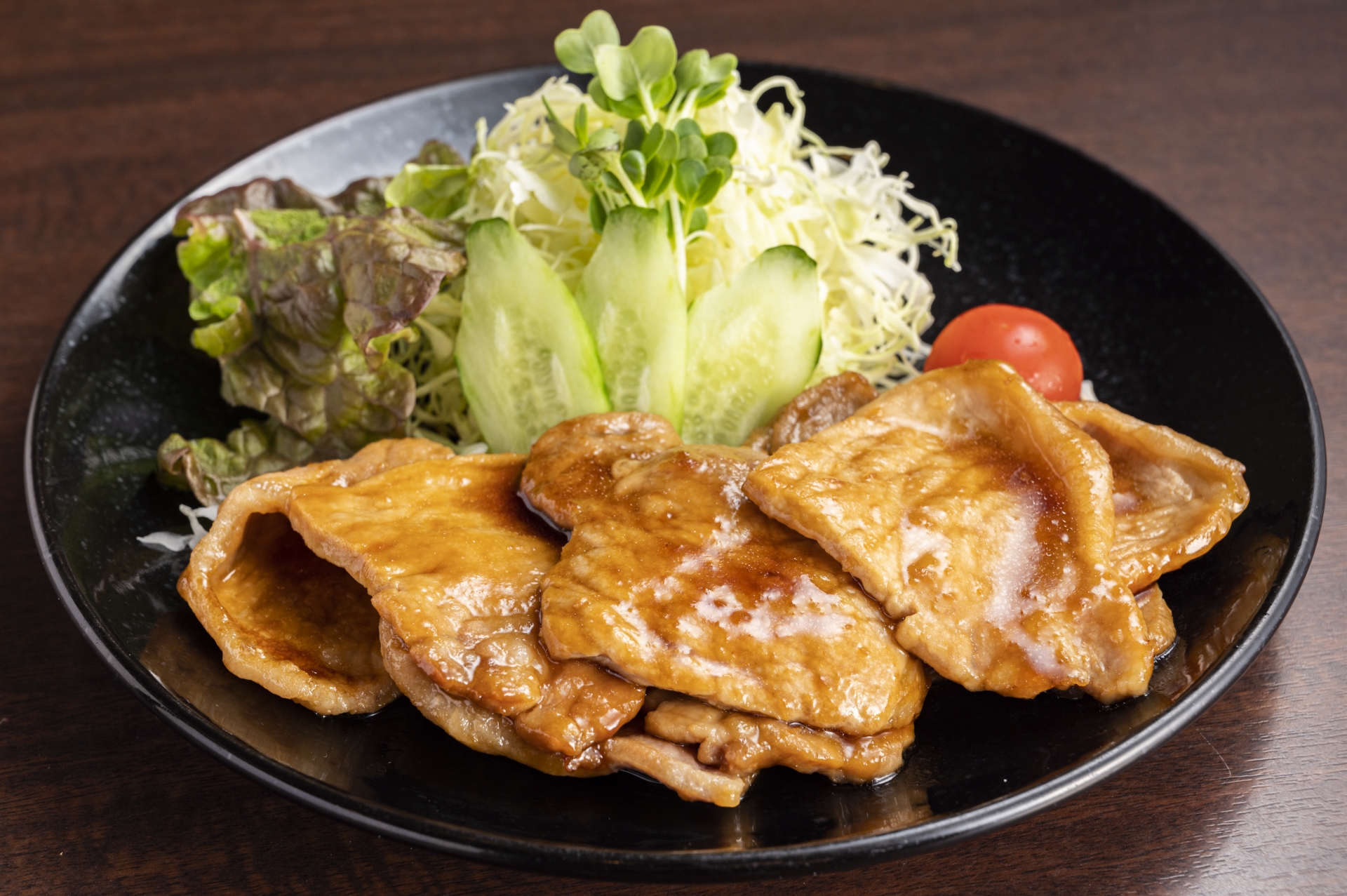 タサン志麻さんに教わる冬のフランス郷土料理「カスレ」。サーモンと帆立のタルタルも