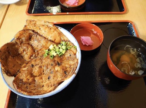 秩父名物豚味噌漬け丼『せかい』のお食事処『新世界』口コミレビュー！営業時間・駐車場も紹介！秩父・長瀞のおすすめ観光スポット紹介 - Fun!Chichibu ファンチチブ