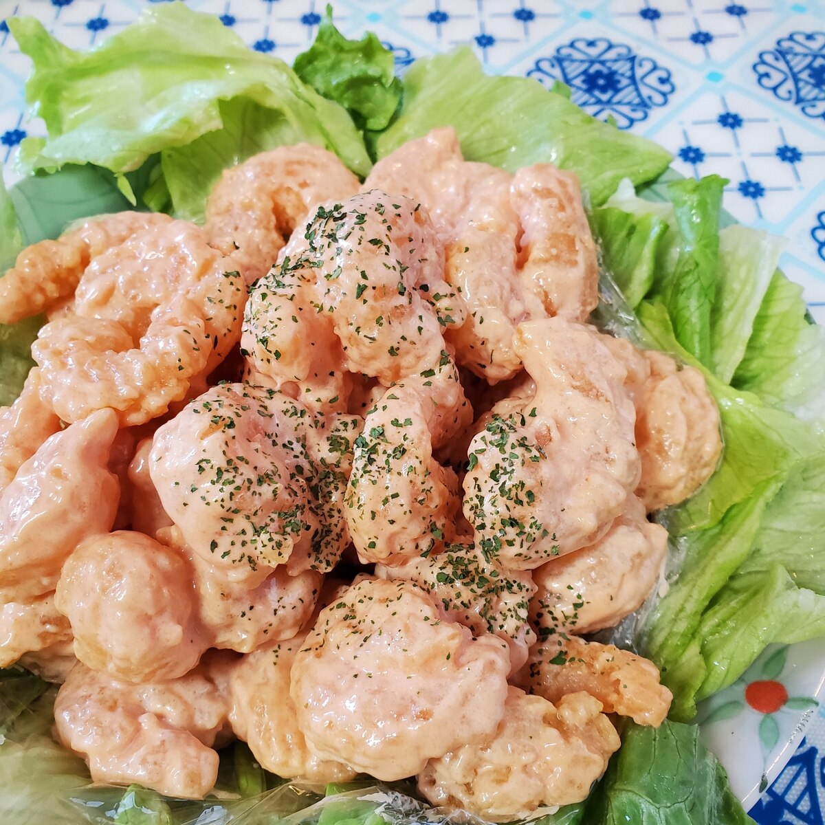 Amazon.co.jp: えびフリッター５００gレンジ調理OK1袋に約27〜35個入りお弁当 おかず 冷凍食品 エビ 海老 フリッター餃子の王国: 食品・飲料・お酒