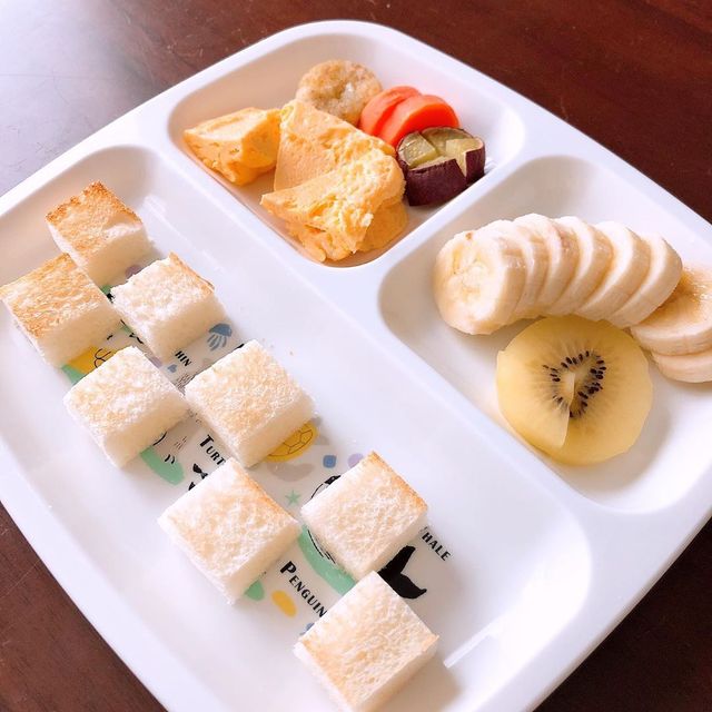 生後９ヶ月〜 パクパク食べる旨味たっぷり野菜スティックレシピ！離乳食手づかみ食べ期におすすめ - YouTube