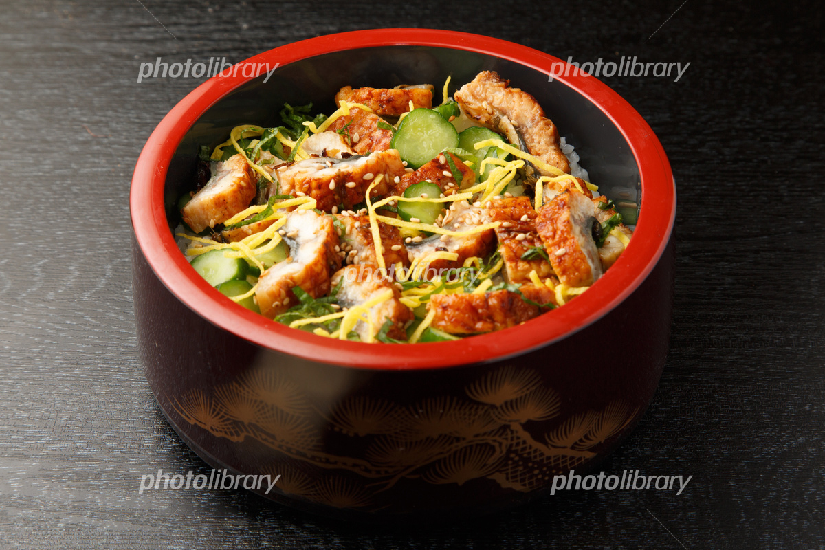 「ウナギときゅうり、炒り卵のちらしずし」レシピ 行正り香さん