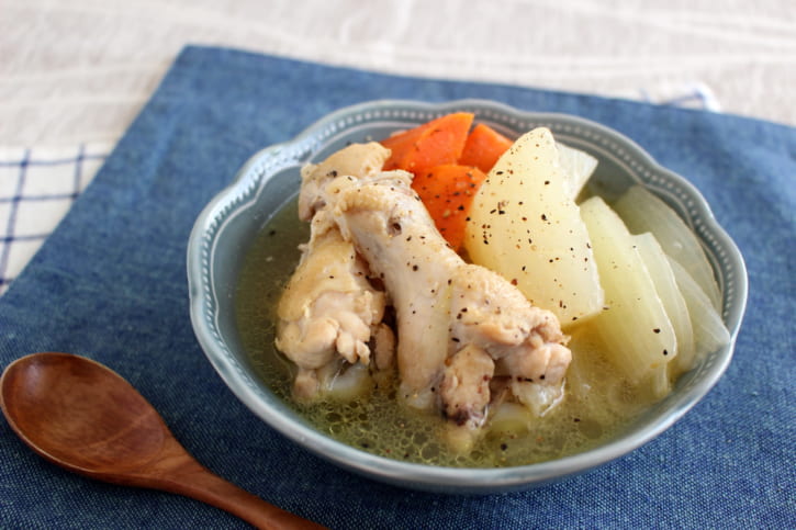 ホッとする味わい「鶏大根スープ」 寒さで冷えた体に染みわたる一杯！ 春雨でボリュームアップもおすすめ白央篤司の罪悪感撲滅自炊入門