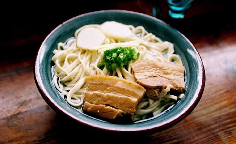 うかじそば 沖縄県那覇市 首里城近く、透き通るスープが美しい沖縄そば沖縄旅行はおきぶら