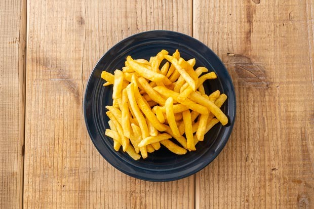 トリュフ香るチーズソースがとろける トリュフ香るチーズチキン＆チップス １０月２１日 金 から発売NEWSCAST