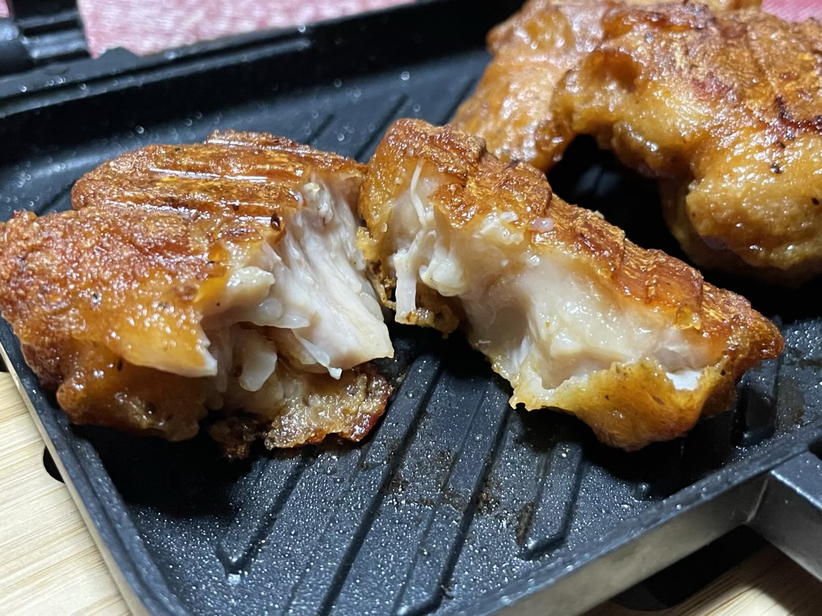 冷凍食品の揚げ物を油があまり跳ねずに揚げる方法